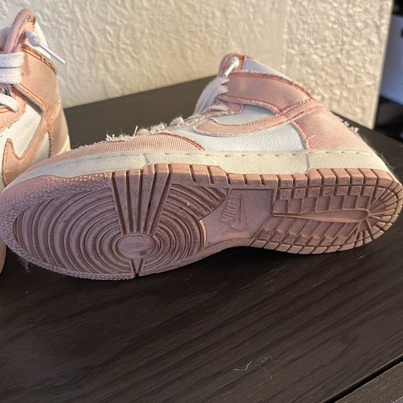 Women’s Nike High Tops size 8.5 (run slightly small, fit more like an 8) - Picture 3 of 3